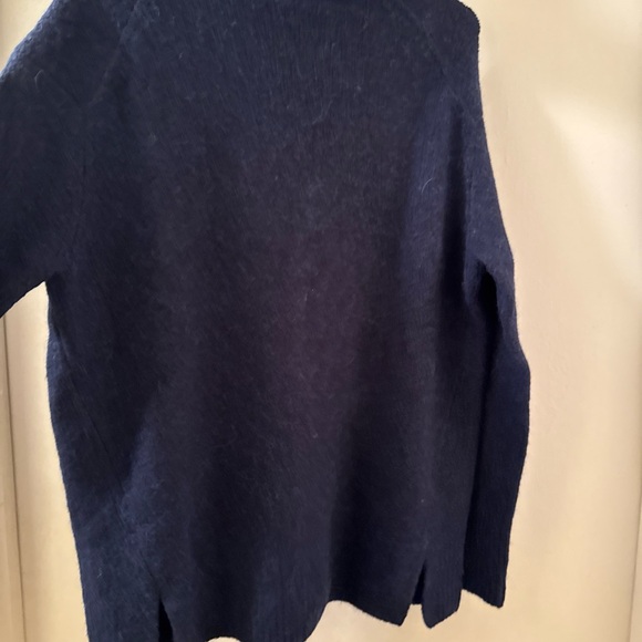 $395 Vince Turtleneck Sweater Size m Large Navy - Picture 7 of 9